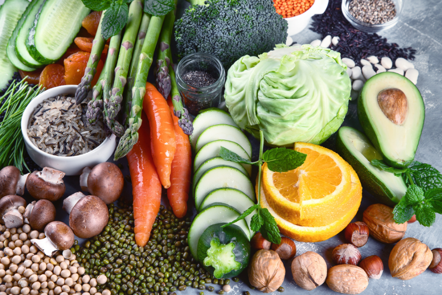 As Omicron Variant Surges, Plant-Based Diet Is ‘Booster’ for Fighting Severe COVID-19, Say Doctors in New Commentary