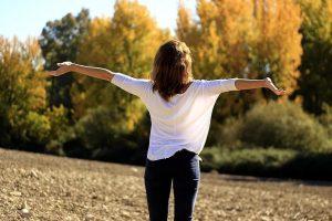 a woman with good respiratory health enjoying the outdoors